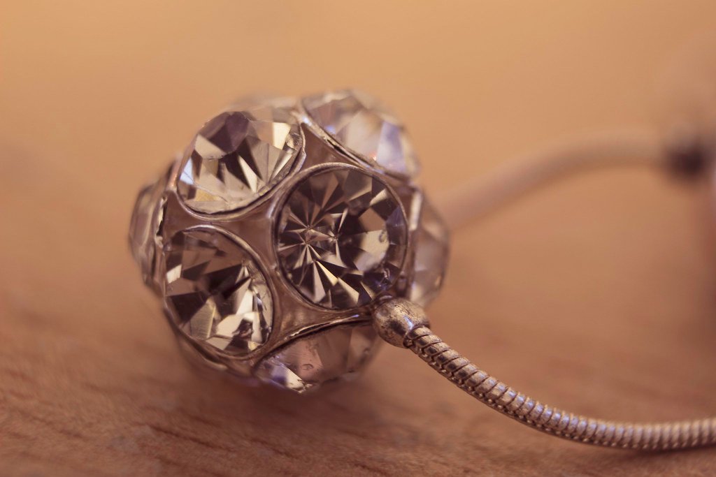 How to Tell If an Online "Diamond" Listing Is Actually a Simulant