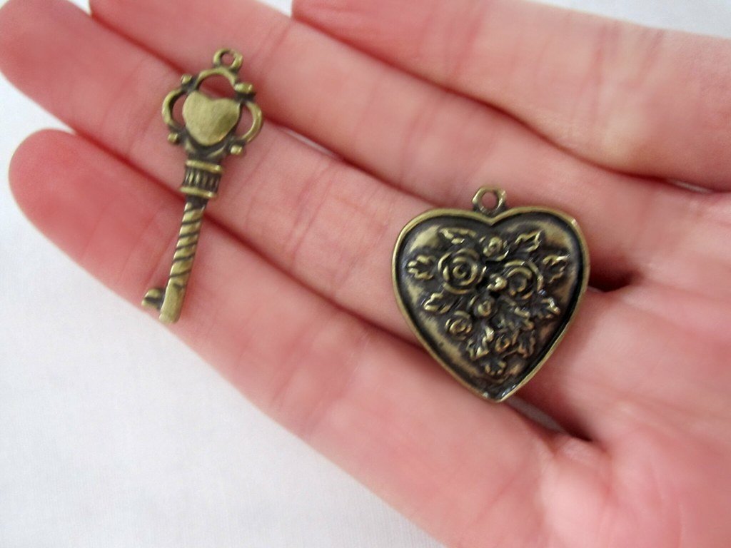 The Charm Bracelet Is Back — What's Different About How It's Worn Now