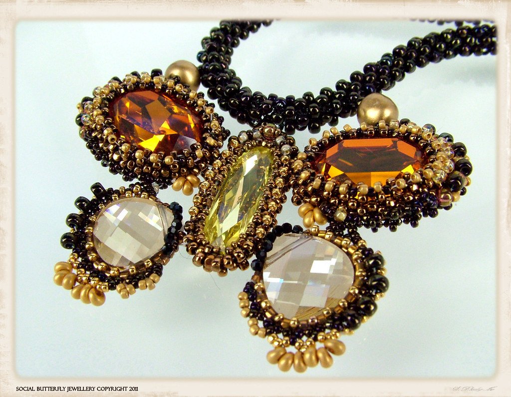 Seasonal Jewelry Rotation: What Actually Changes and What Doesn't
